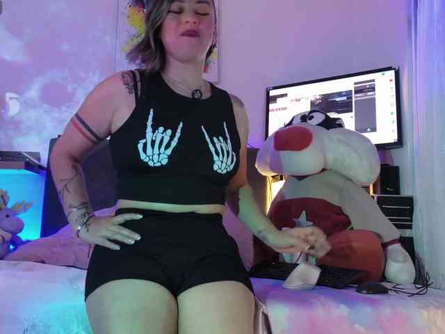 AdeleGreyhot webcam