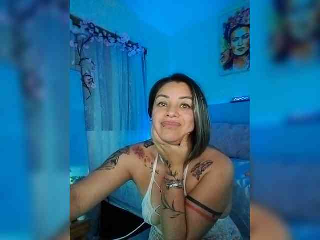 Modelo: AdeleGreyhot