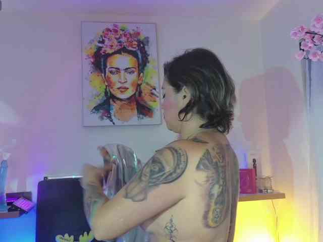 AdeleGreyhot webcam