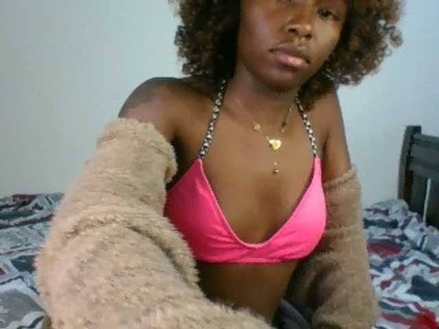 Ebony-slut254 live cam on BongaCams