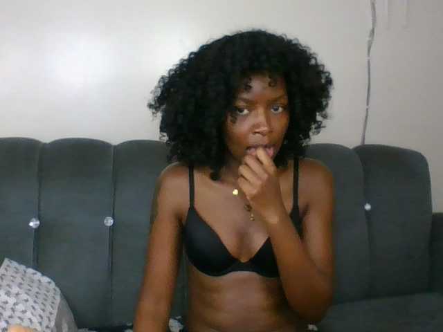 Ebony-slut254 live cam on BongaCams