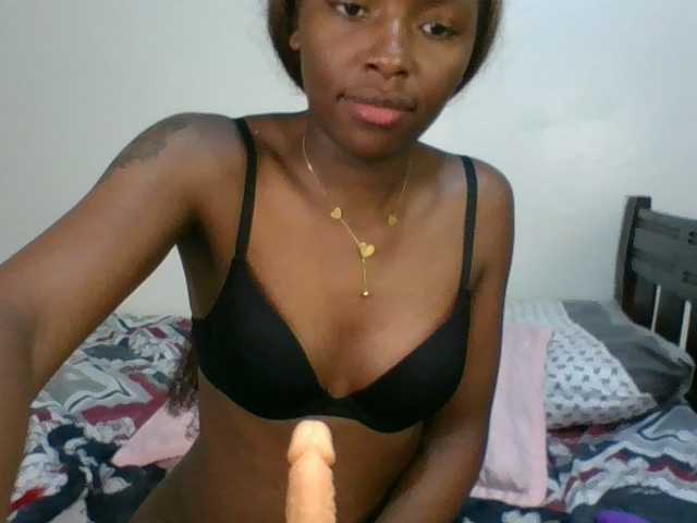 Ebony-slut254 live cam on BongaCams