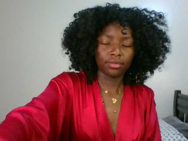Ebony-slut254 live cam on BongaCams