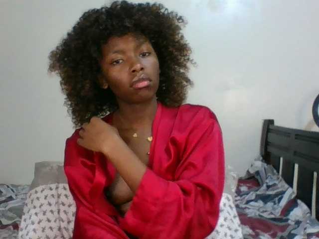 Ebony-slut254 live cam on BongaCams