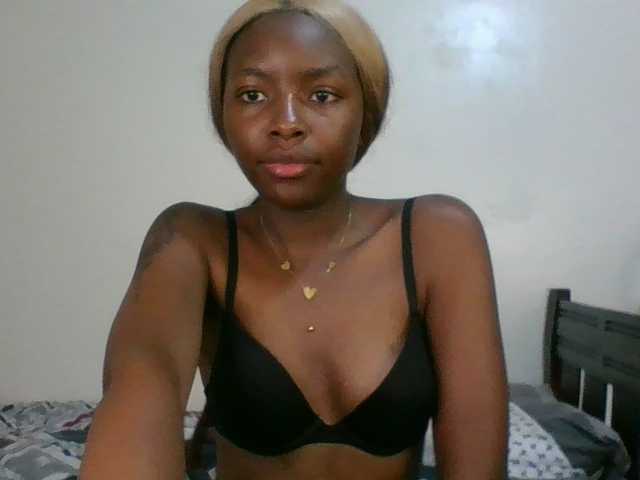 Ebony-slut254 live cam on BongaCams