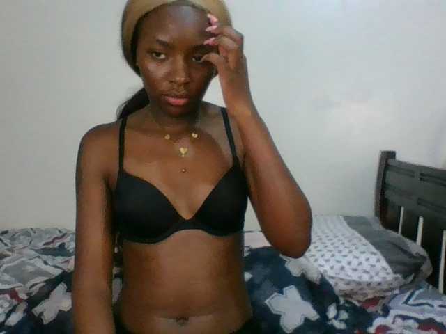 Ebony-slut254 live cam on BongaCams