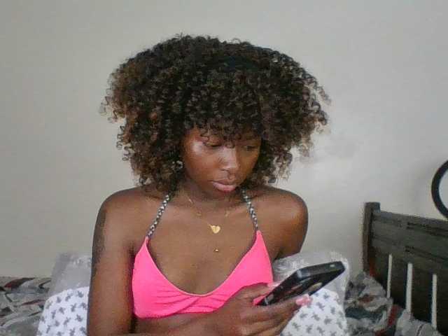 Ebony-slut254 live cam on BongaCams