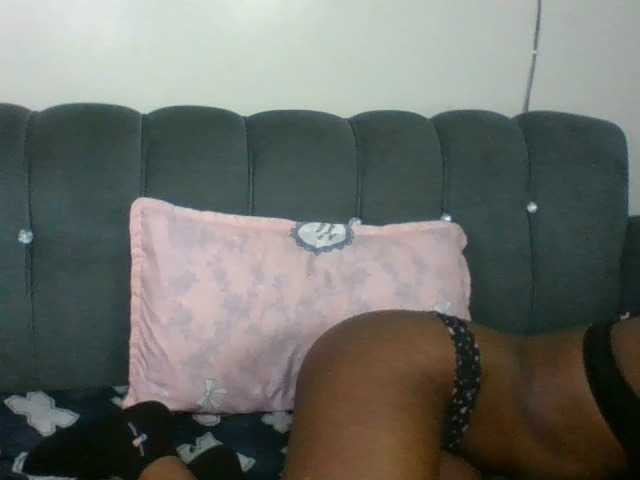 Ebony-slut254 live cam on BongaCams