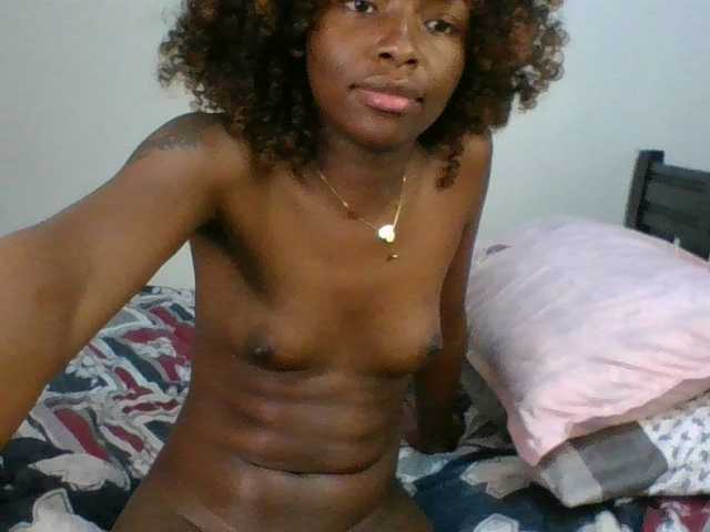 Ebony-slut254 live cam on BongaCams