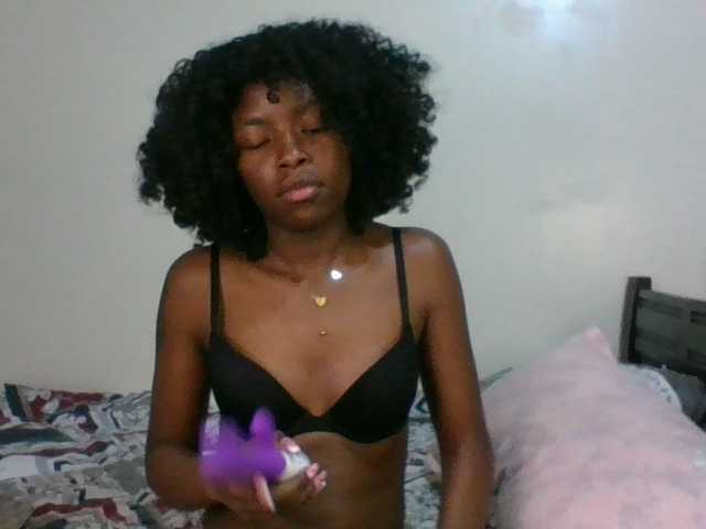 Ebony-slut254 live cam on BongaCams