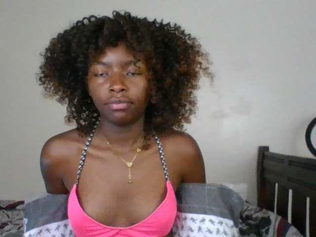 Ebony-slut254 live cam on BongaCams