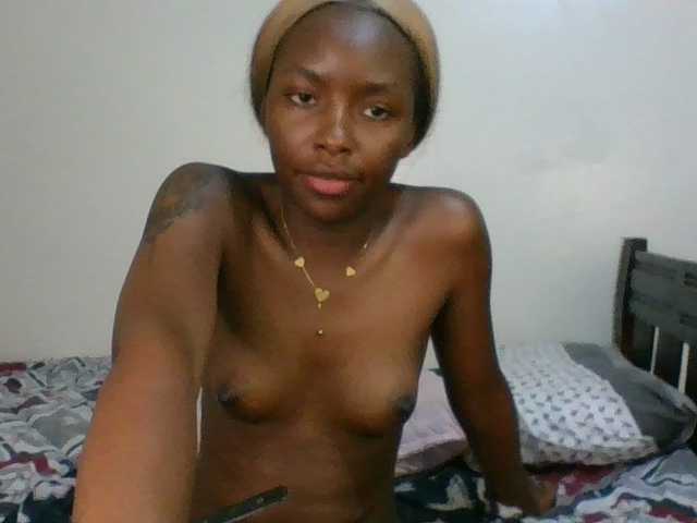 Ebony-slut254 live cam on BongaCams