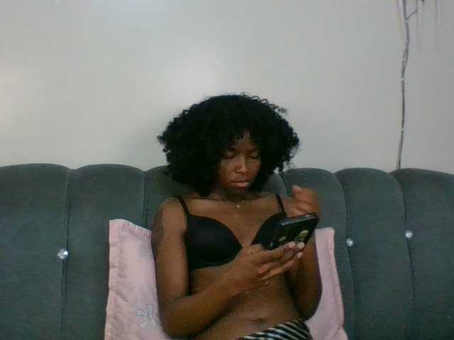 Ebony-slut254 live cam on BongaCams