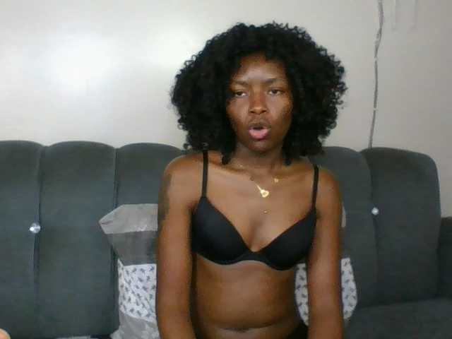 Ebony-slut254 live cam on BongaCams