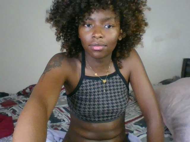 Ebony-slut254 live cam on BongaCams