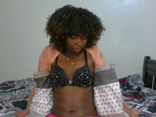 Ebony-slut254 live cam on BongaCams