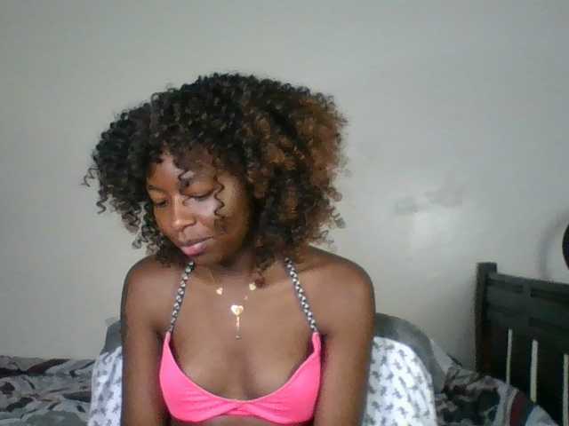 Ebony-slut254 live cam on BongaCams