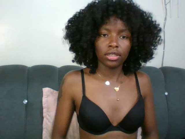 Ebony-slut254 live cam on BongaCams