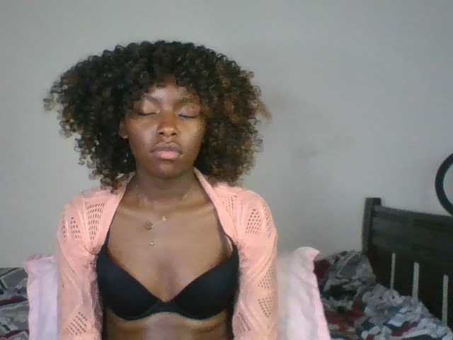 Ebony-slut254 live cam on BongaCams