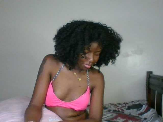 Ebony-slut254 live cam on BongaCams