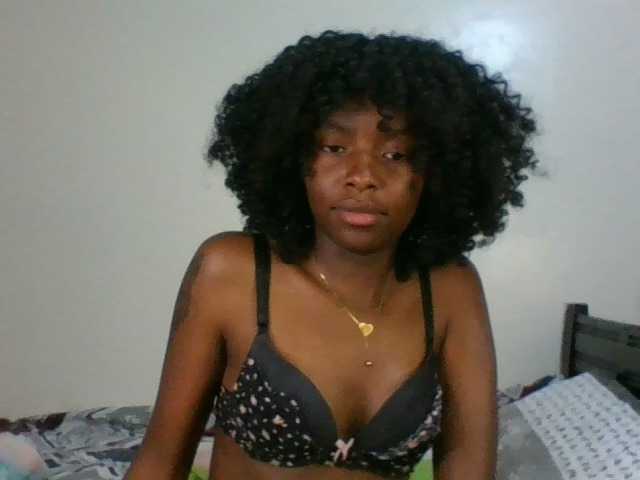 Ebony-slut254 live webcam show