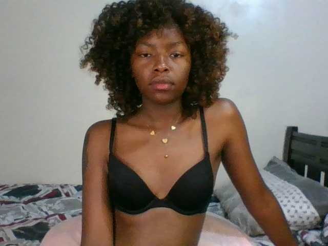 Ebony-slut254 live cam on BongaCams