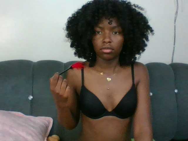Ebony-slut254 live cam on BongaCams