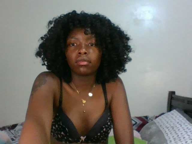 Ebony-slut254 live cam on BongaCams