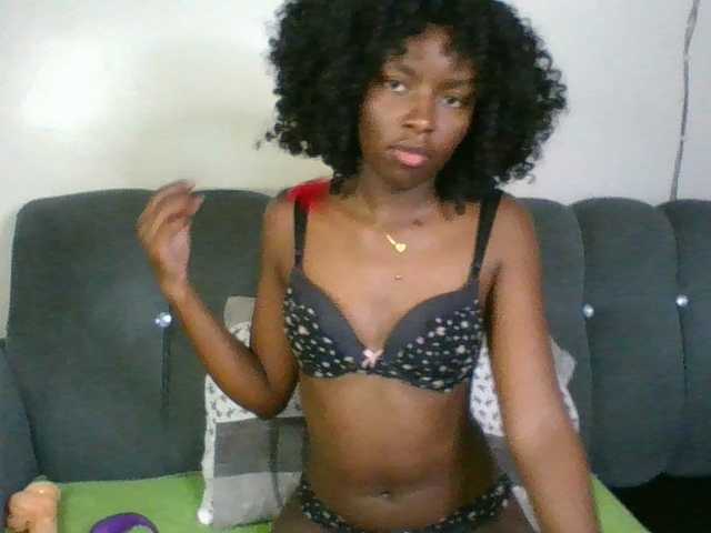 Ebony-slut254 live webcam show