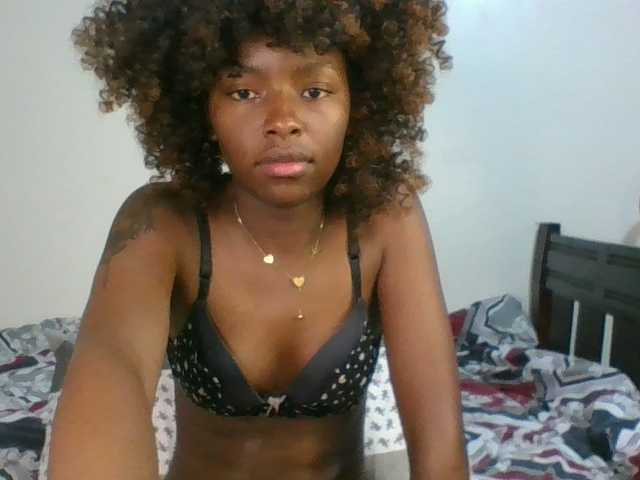 Ebony-slut254 live cam on BongaCams