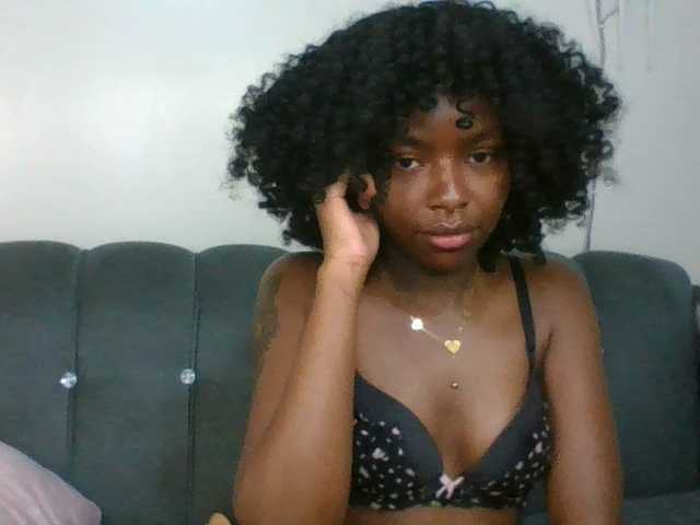 Ebony-slut254 live cam on BongaCams