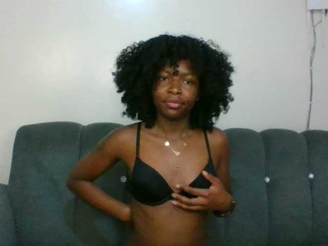 Ebony-slut254 live cam on BongaCams