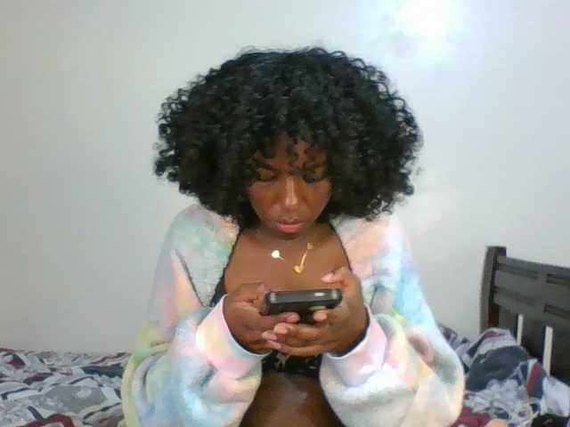 Ebony-slut254 live cam on BongaCams