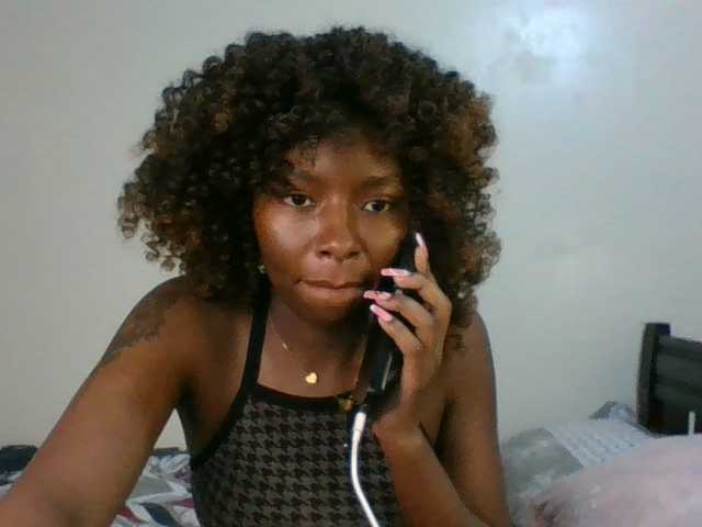 Ebony-slut254 live cam on BongaCams