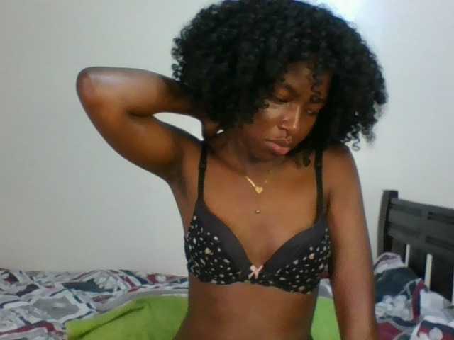 Ebony-slut254 live webcam show