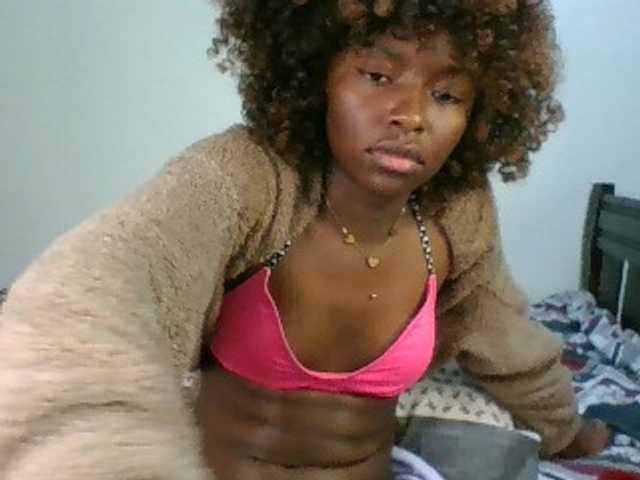Ebony-slut254 live cam on BongaCams