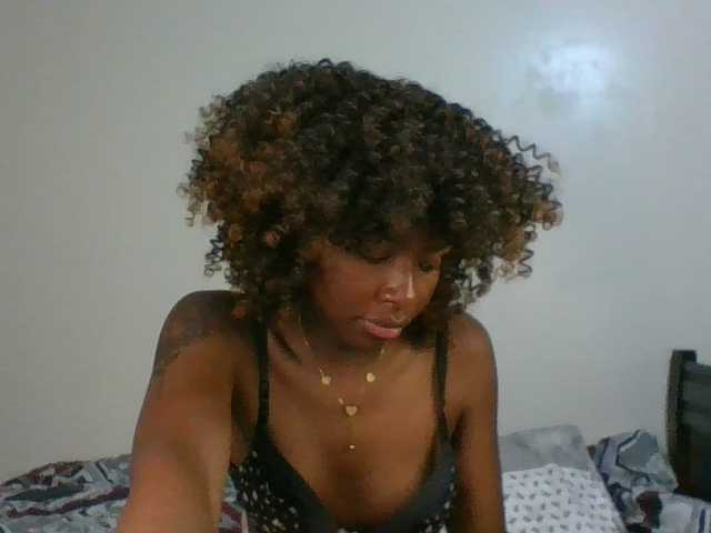 Ebony-slut254 live cam on BongaCams