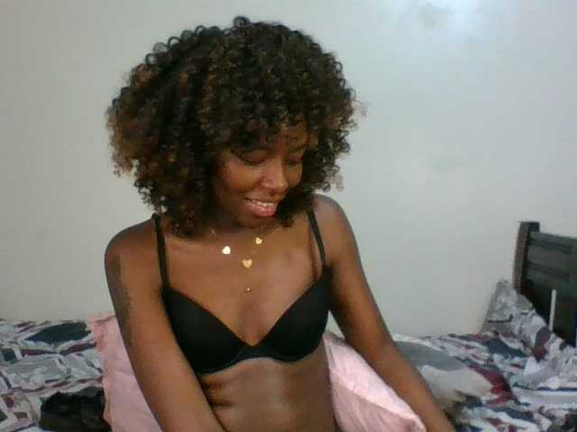 Ebony-slut254 live cam on BongaCams
