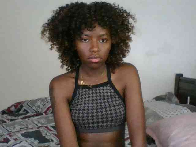 Ebony-slut254 webcam