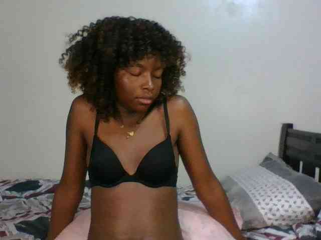 ebony-slut254's live room