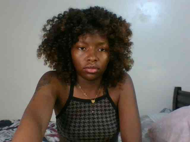 Ebony-slut254 webcam