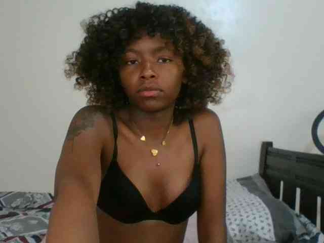 Ebony-slut254 webcam