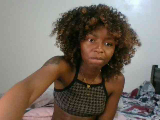 ebony-slut254's live room