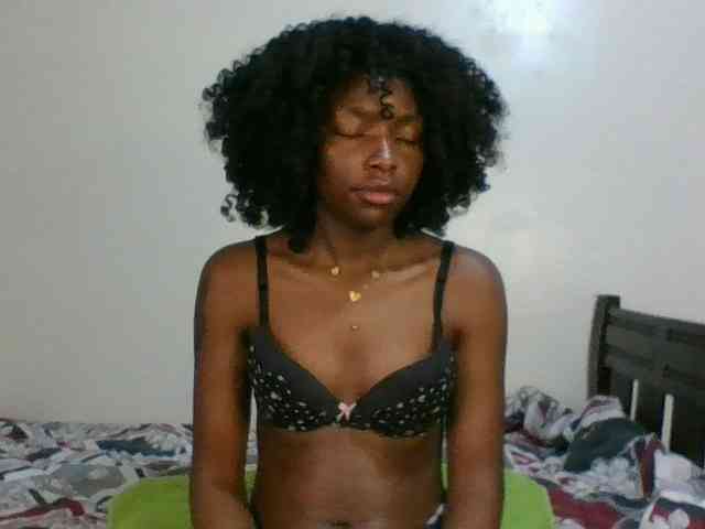 Ebony-slut254 webcam