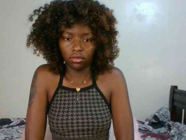 Ebony-slut254 webcam