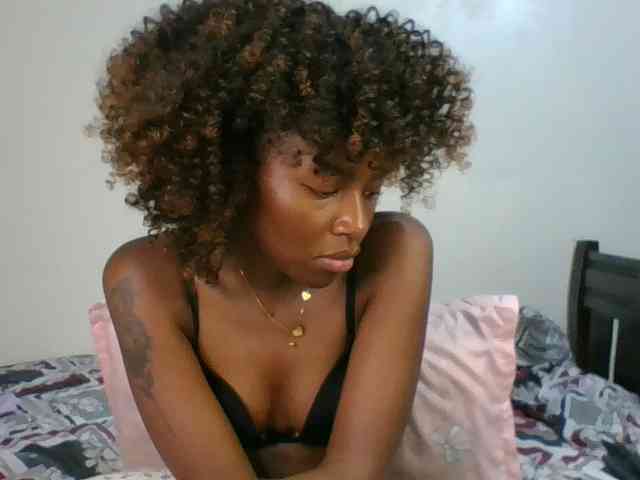 Ebony-slut254 webcam