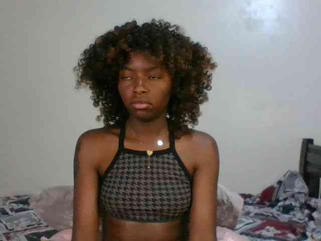 Ebony-slut254 webcam