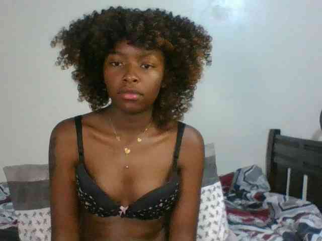 Ebony-slut254 webcam