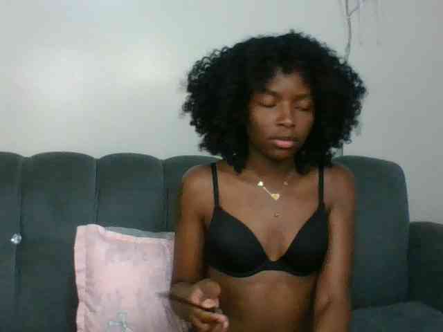 Ebony-slut254 webcam
