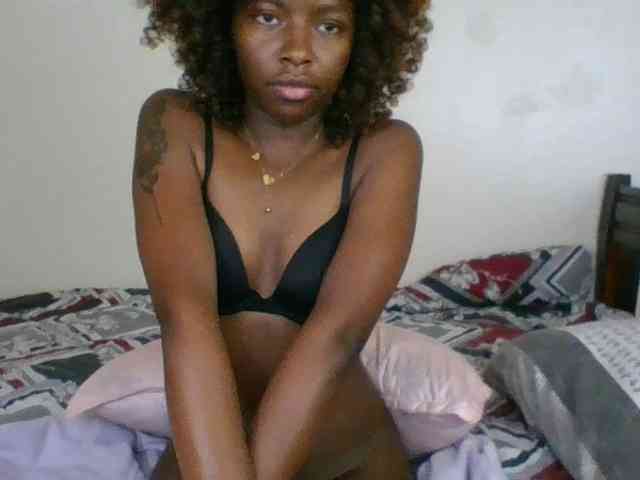 Ebony-slut254 webcam